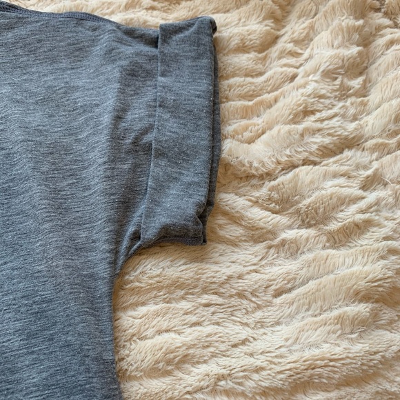 GAP Cuffed Sleeve Breathe Pocket Tee - Picture 4 of 7